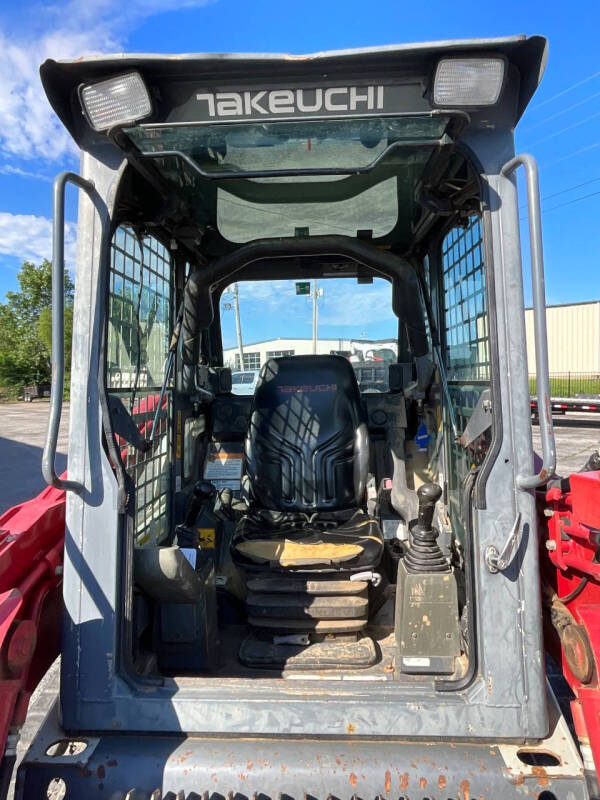 2017 Takeuchi TL8 Skid steer