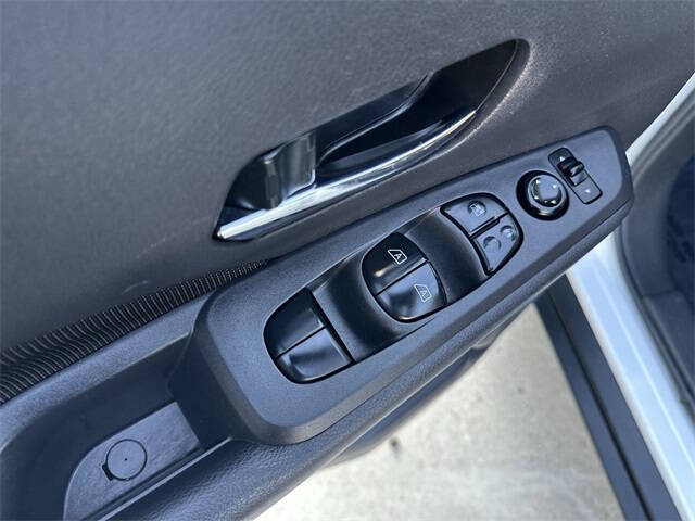 2022 Nissan Kicks SV