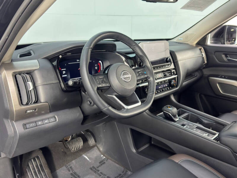 2023 Nissan Pathfinder Platinum