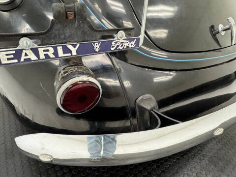 1937 Ford Deluxe