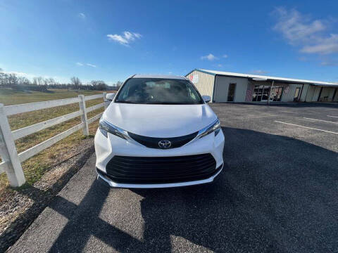 2025 Toyota Sienna LE 8-Passenger