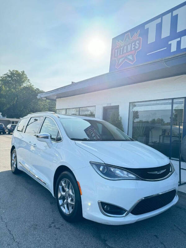 2018 Chrysler Pacifica for sale at Titanes Trucks in Fort Oglethorpe GA