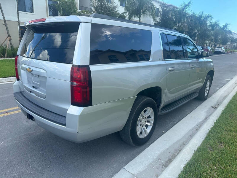 2016 Chevrolet Suburban LT photo 15