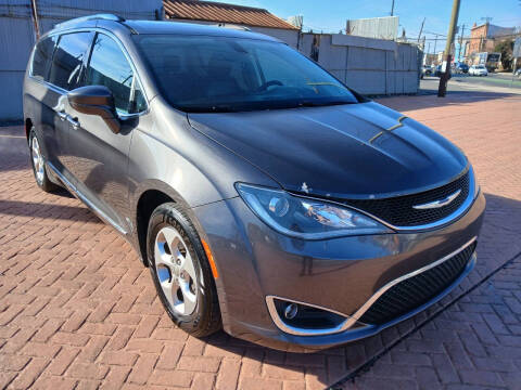 2017 Chrysler Pacifica Touring-L Plus