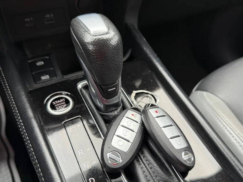 2021 Nissan Kicks SR