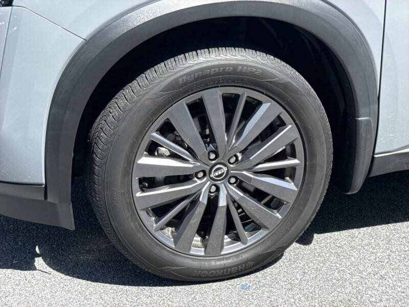 2024 Nissan Pathfinder SL