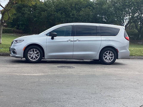 2024 Chrysler Pacifica Touring L