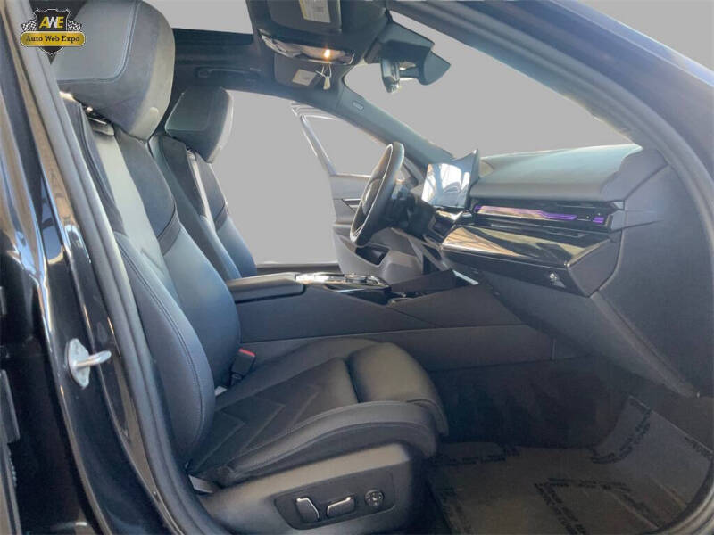 2025 BMW 5 Series 530i