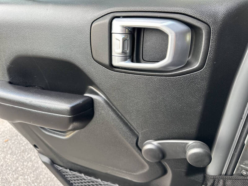 2021 Jeep Gladiator Willys Sport