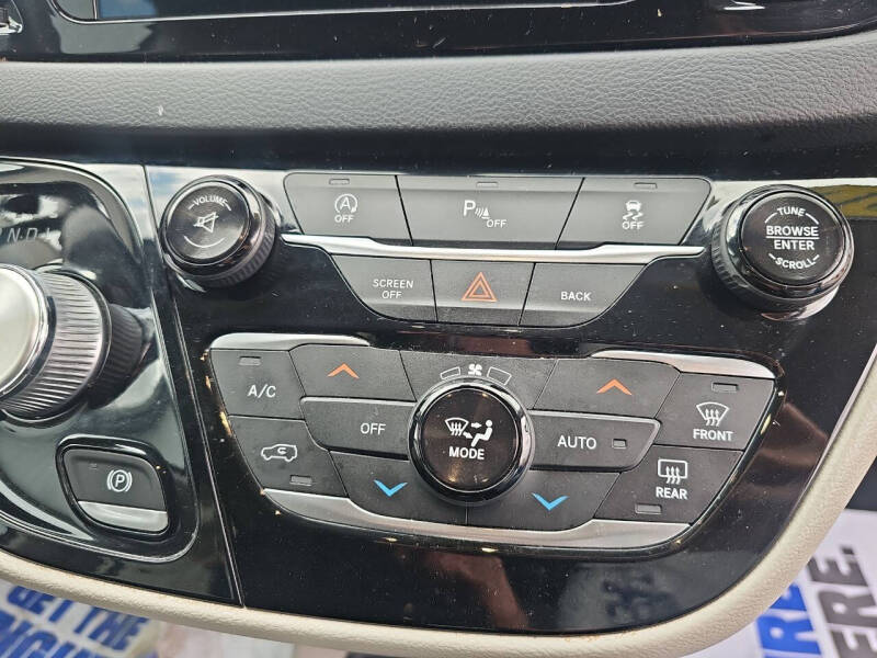 2017 Chrysler Pacifica Touring-L Plus