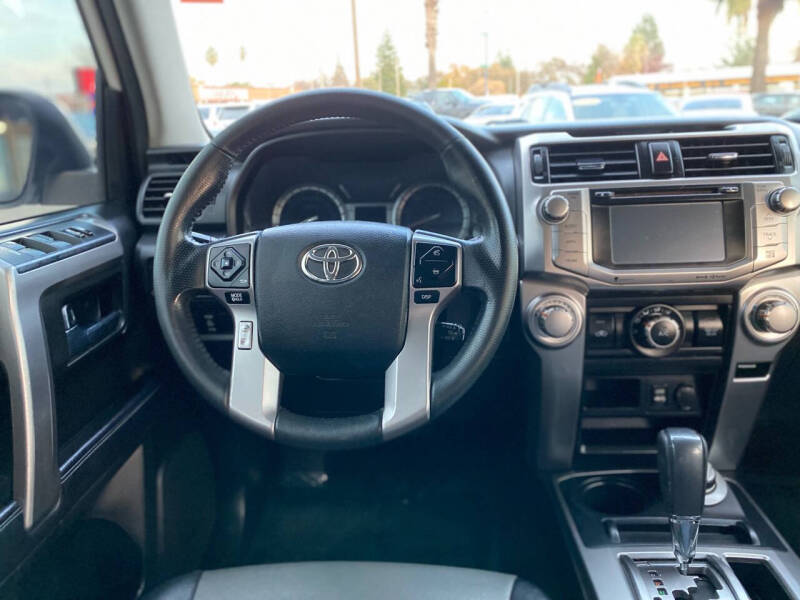 2018 Toyota 4Runner SR5 Premium photo 16