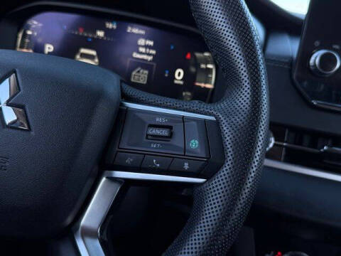 2023 Mitsubishi Outlander PHEV SE