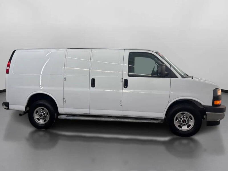 2022 GMC Savana 2500