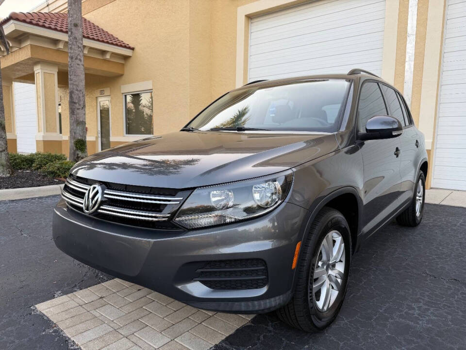 2016 Volkswagen Tiguan S's photo