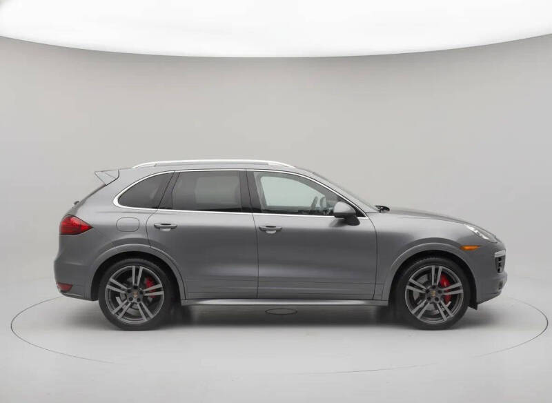 2014 Porsche Cayenne GTS