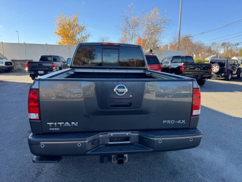 2012 Nissan Titan SV