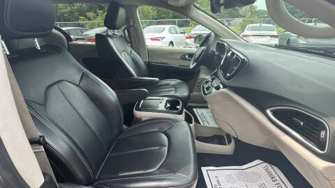 2023 Chrysler Pacifica Touring L
