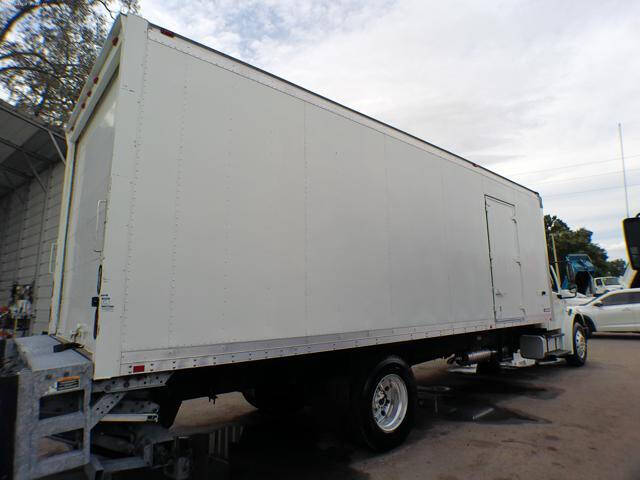 2015 Freightliner M2 106
