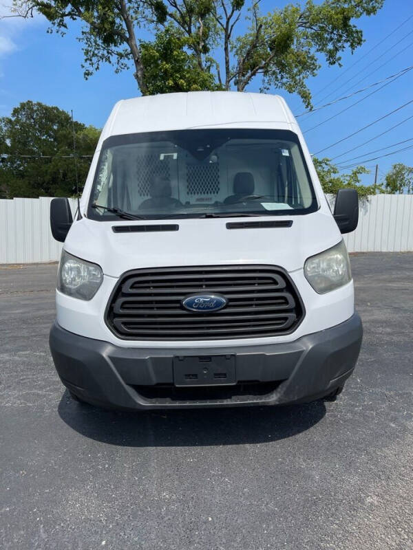 Ford Transit's photo