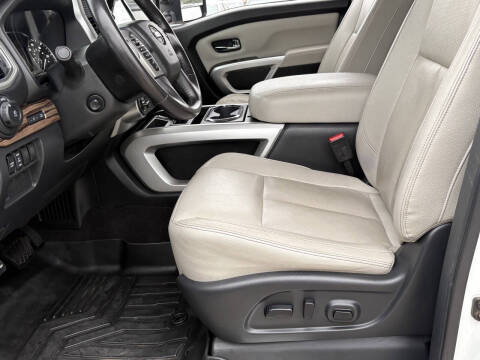 2020 Nissan Titan SL