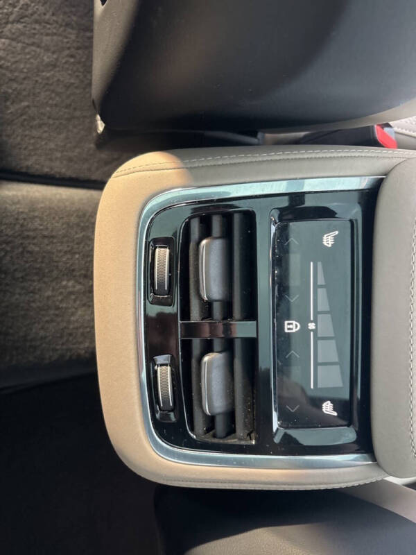 2025 Volvo XC90 B6 Plus Bright Theme 7P