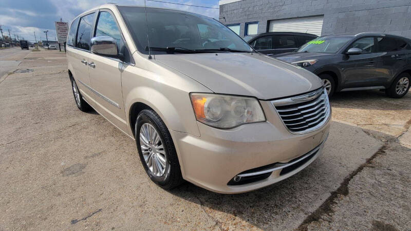 2013 Chrysler Town and Country Touring-L