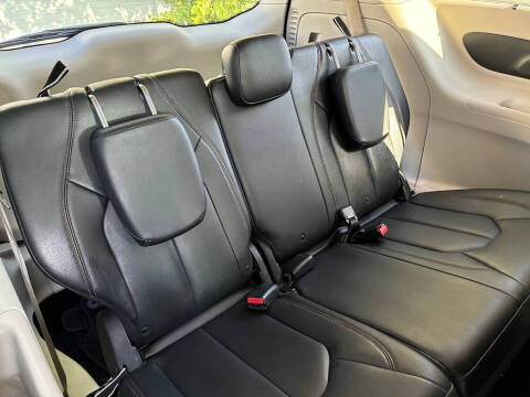 2017 Chrysler Pacifica Touring-L