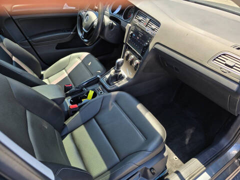 2019 Volkswagen Golf SE