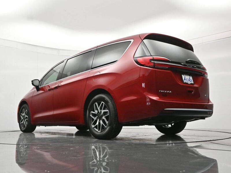 2027 Chrysler Pacifica Limited