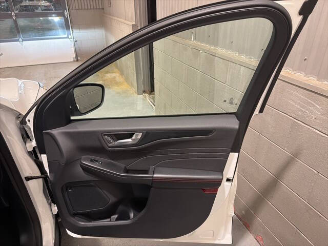 2025 Ford Escape Hybrid ST-Line Select