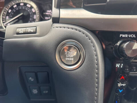 2021 Lexus LX 570 Three-Row