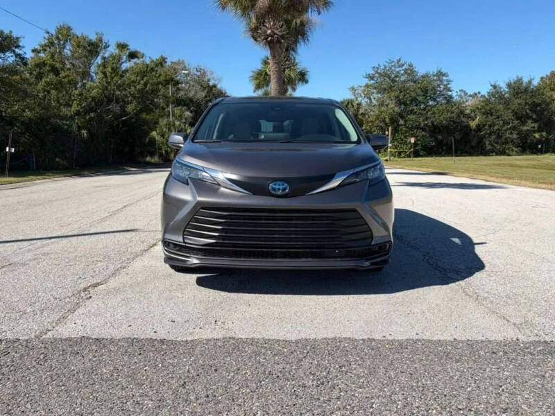 2024 Toyota Sienna LE 8-Passenger