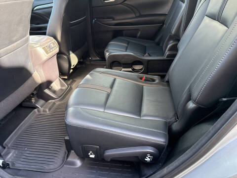 2017 Toyota Highlander SE