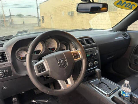 2014 Dodge Challenger SXT Plus