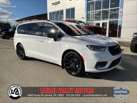 2026 Chrysler Pacifica Select