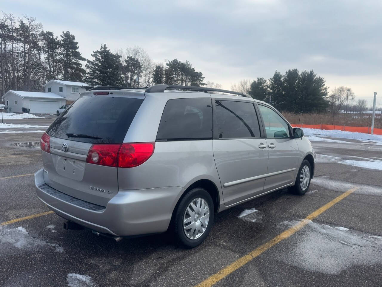 2007 Toyota Sienna for sale at LUXURY IMPORTS AUTO SALES INC in Ham Lake, MN