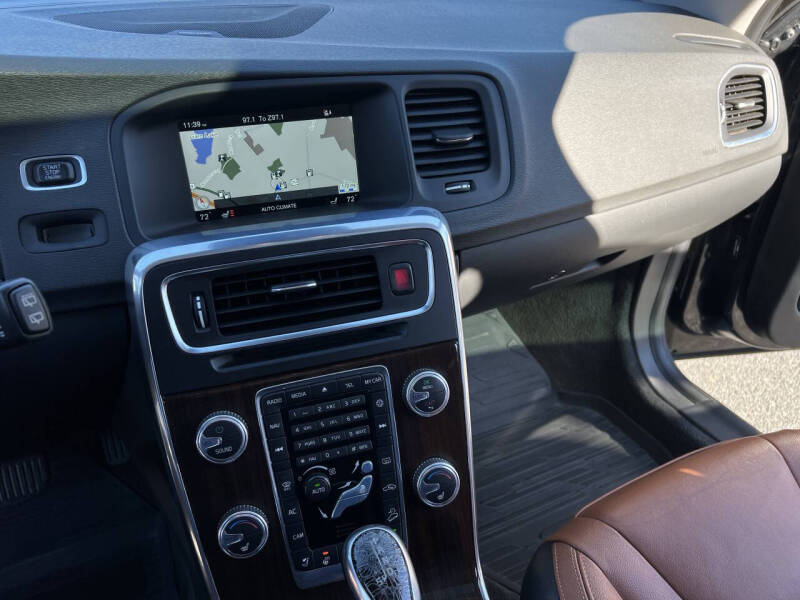 2015 Volvo V60 Cross Country T5 Platinum