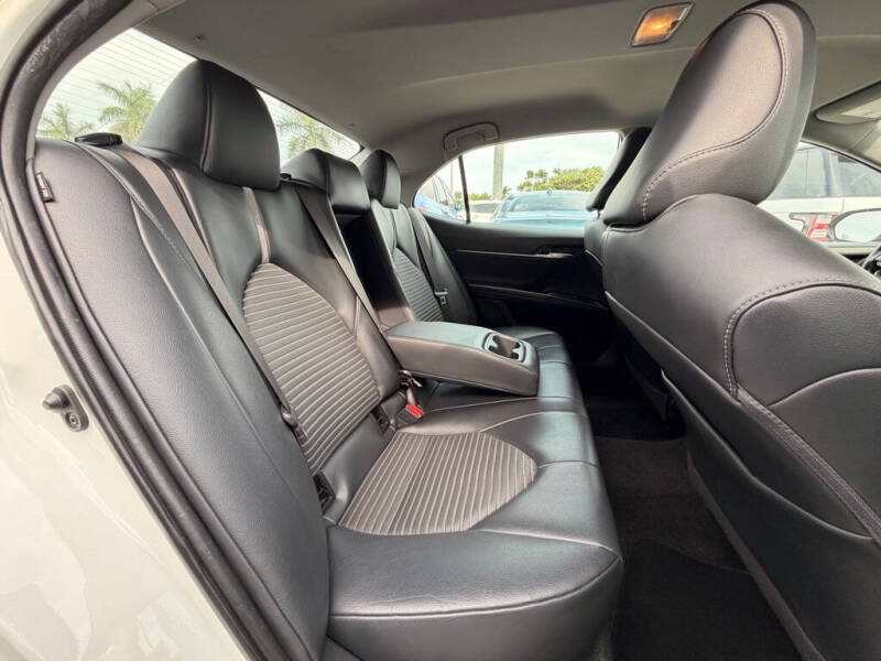 2020 Toyota Camry SE