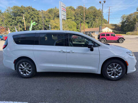 2026 Chrysler Pacifica Select