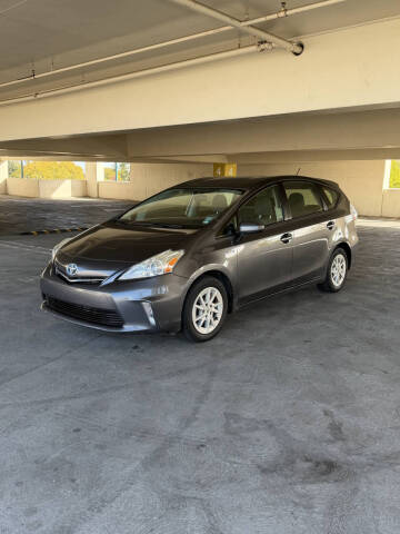 2014 Toyota Prius v Five