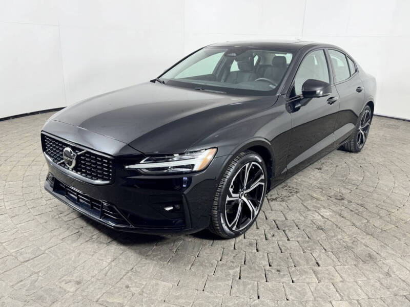 2024 Volvo S60 B5 Plus Dark Theme