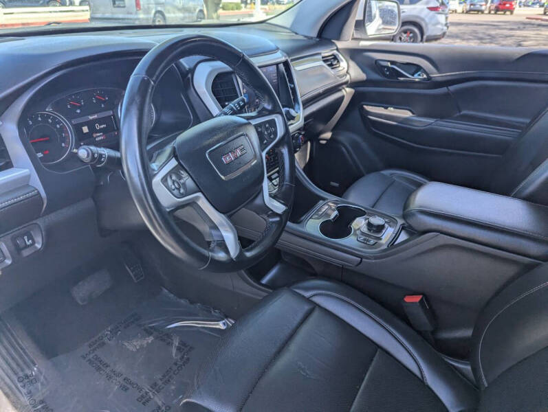 2023 GMC Acadia SLT
