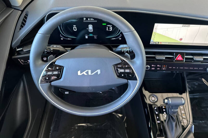 2025 Kia Niro SX