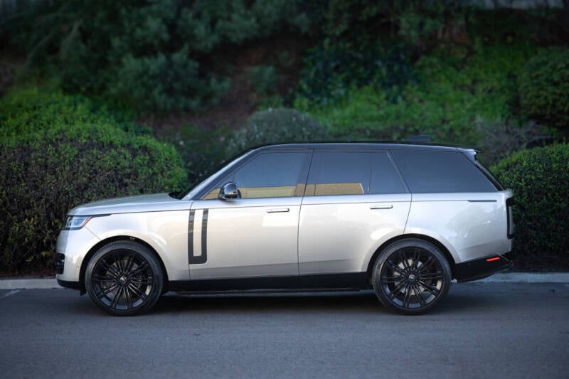 2023 Land Rover Range Rover SE photo 4