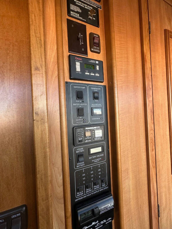 2010 Winnebago JOURNEY 40L