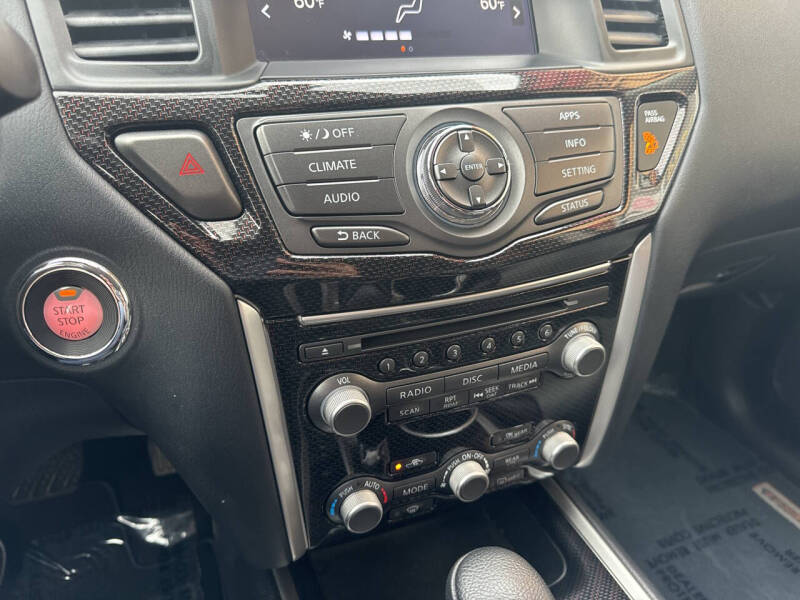 2020 Nissan Pathfinder SV