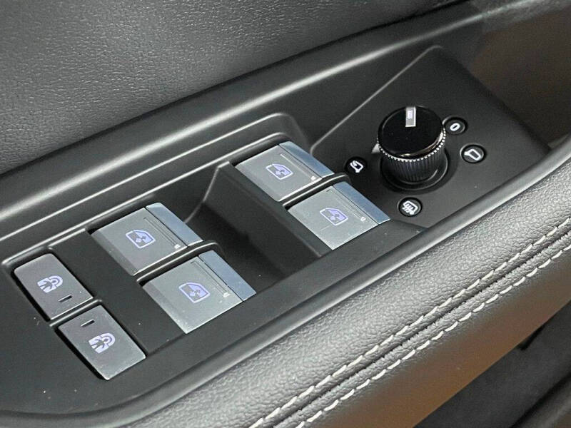 2022 Audi e-tron quattro Premium Plus