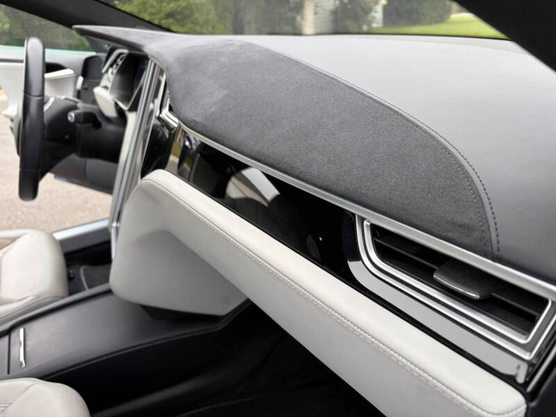 2016 Tesla Model S 70