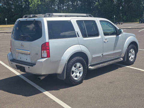 2005 Nissan Pathfinder LE