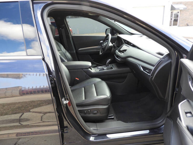 2023 Cadillac XT4 Premium Luxury